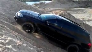 Киа Спортейдж и Субару Аутбек на песке