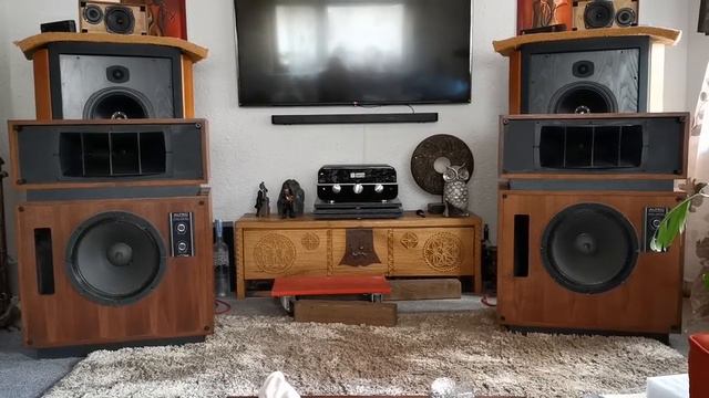 Altec 19 / Nineteen an Unison Research Murano P70 смотреть онлайн