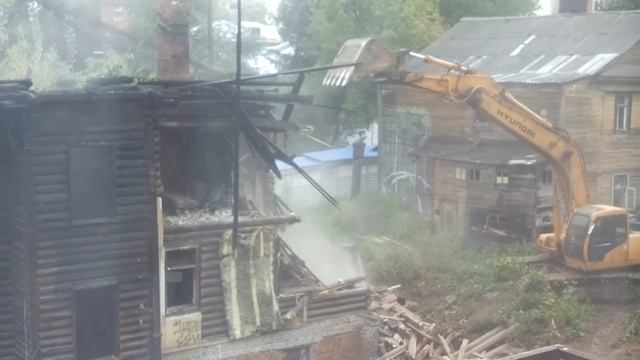 Экскаватор ломает дом. Н.Новгород, ульянова. 2015 смотреть онлайн