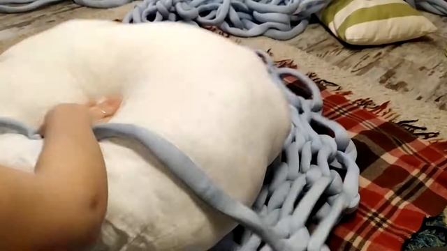 Вяжем пуф руками из толстой пряжи с наполнителем Каннеллони | Сколько нужно пряжи в описании смотреть онлайн