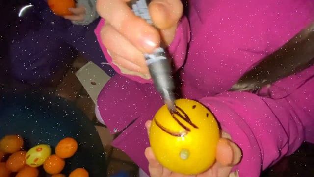 Продаем Рождественских Ангелочков и печенье — Новогодняя ярмарка на Оболонской набережной смотреть онлайн
