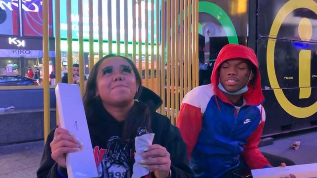 QURAN APPLE WATCH SOCIAL EXPERIMENT IN TIMES SQUARE!! смотреть онлайн