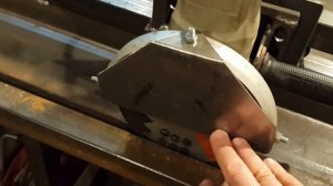 Как ровно разрезать лист болгаркой