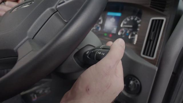 Freightliner Cascadia Instructional Videos - Drivetrain Controls смотреть онлайн