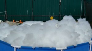 Пена в Бассейне. Много много ПЕНЫ!! Видео для детей и родителей!