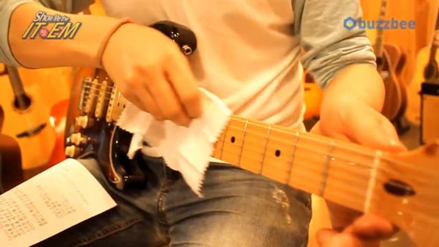 Fender Slick String Cleaner смотреть онлайн