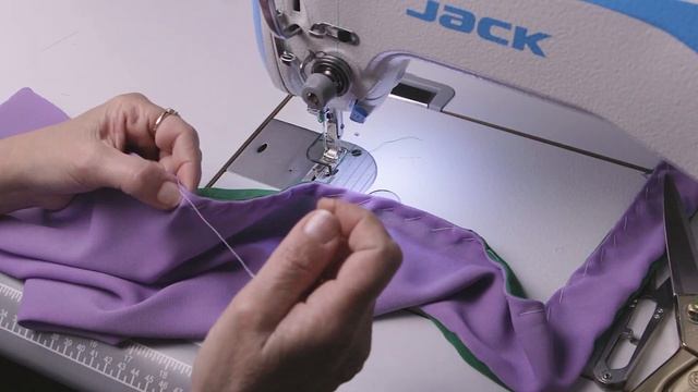 Двухсторонний платок на шею / Как сшить платок на шею 2021 [DIY] смотреть онлайн