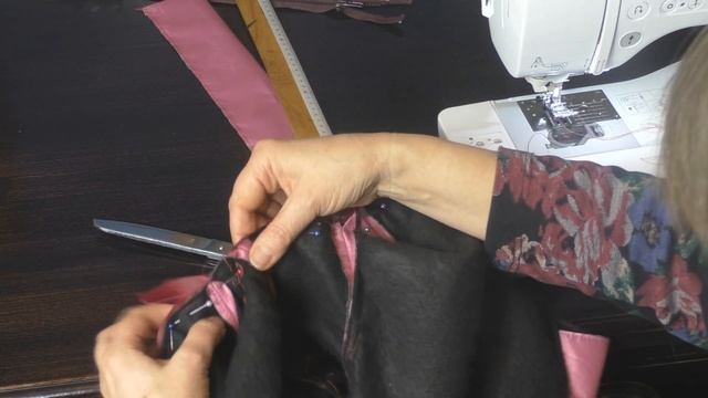 Как сшить комбинезон на подкладке с утеплителем. Пошив. Одежда для собак своими руками.Часть 2/3. смотреть онлайн