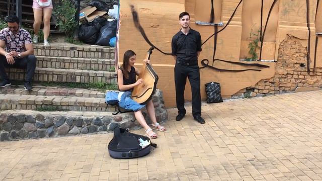 Киев. Девушка поет смотреть онлайн