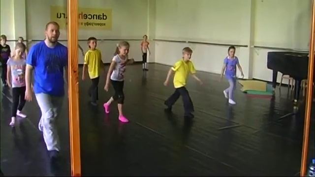 №530 Акробатика в contemporary для детей 9-10 лет. Ярко Мэнделин, Хельсинки смотреть онлайн