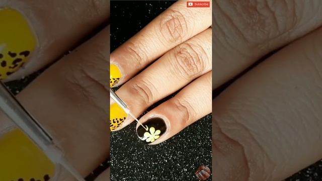Spring Nail Art Design/ Black & Yellow Floral Design #shorts смотреть онлайн
