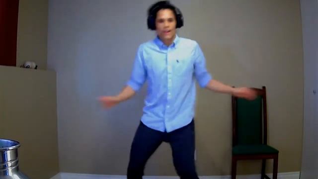 Groovy dance moves to kick off every stream! смотреть онлайн