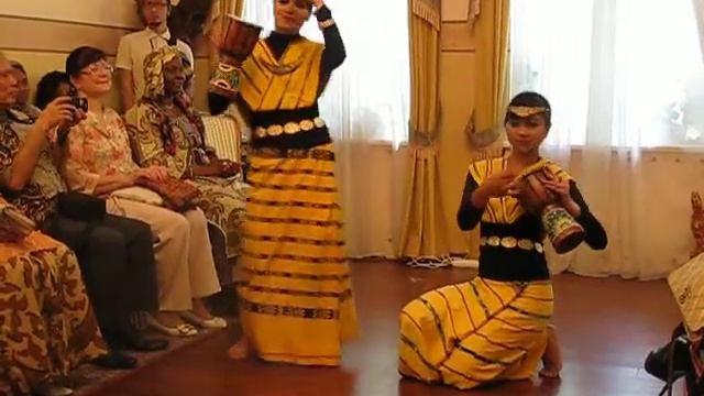 Индонезийский танец смотреть онлайн