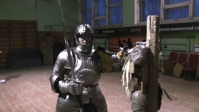 Full plate armor and a sharp bastard sword / Работа в латах против острого полуторника смотреть онлайн