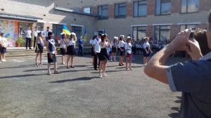 Последний звонок ? выход выпускников + танец