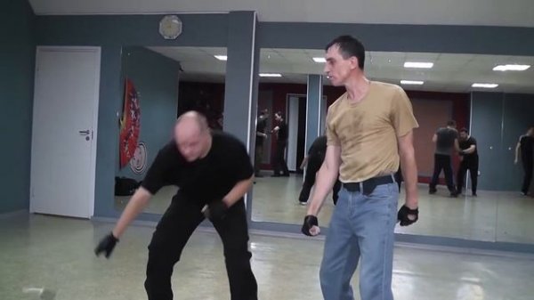 Выбивание ножа