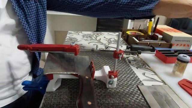 ч.2: Возвращение к жизни советского мясного топора. Заточка с помощью точилки Жук. смотреть онлайн