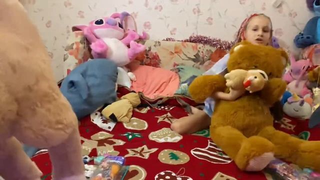 Распаковка игрушек. Часть 1 мягкие и шопкинс. смотреть онлайн
