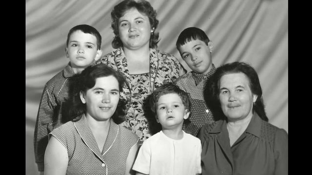 Слайдшоу из фотографий на поминки "Перелистывая старый альбом" смотреть онлайн