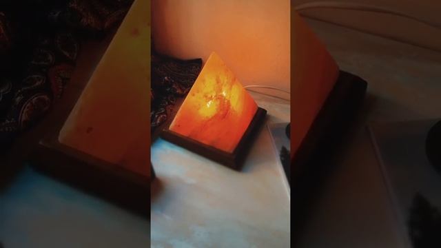 Солевая лампа Пирамида смотреть онлайн