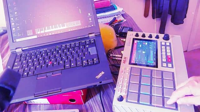 On & Off Boogie - Jam on MPC LIVE 2 RETRO with IK Multimedia Resonator смотреть онлайн