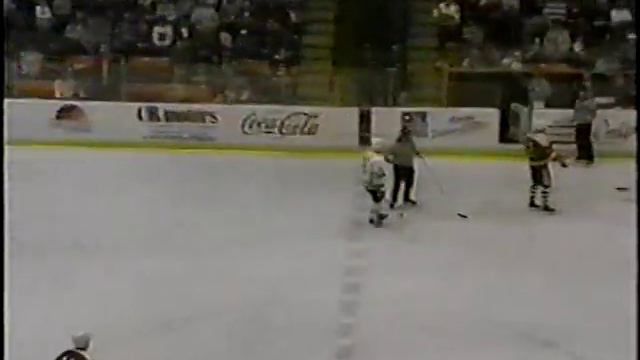 Doug Smith vs Darren Miciak ECHL Feb 14/90 смотреть онлайн