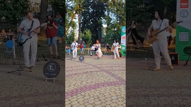 Моменты фестиваля День йоги, что попали в мой объектив✨ Насладилась атмосферой события 🪷 #фестиваль смотреть онлайн