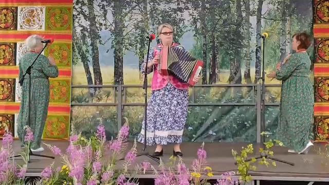 Фрагмент выступления ансамбля "Улыбка" районного центра досуга. смотреть онлайн