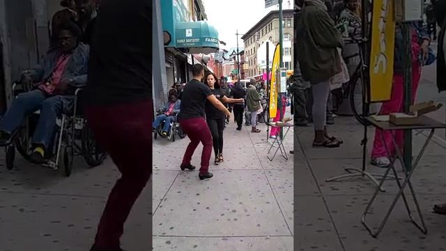 Best salsa dancers ever??? смотреть онлайн