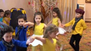 Танец маленьких художников на утреннике в детском саду.