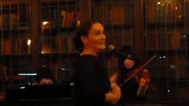 La vie en rose - Pandora Topp sings Piaf at Casa Loma смотреть онлайн