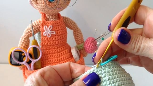 Teje muñeca alfiletero amigurumis by Petus (English subtitles) смотреть онлайн