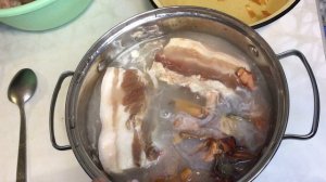 Вареный подчерёвок в луковой шелухе