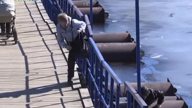 Понтонные мосты города требуют ремонта смотреть онлайн