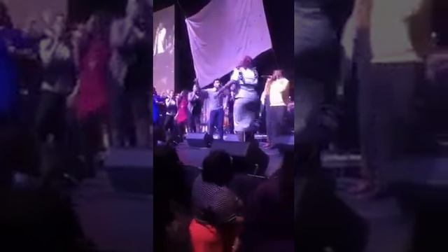 Neicy Robertson sings "Excellent" by Mike Brown смотреть онлайн
