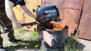 мотор после зимы . запуск! Сузуки 5 4х тактный! супер мотор,жаль продавать!