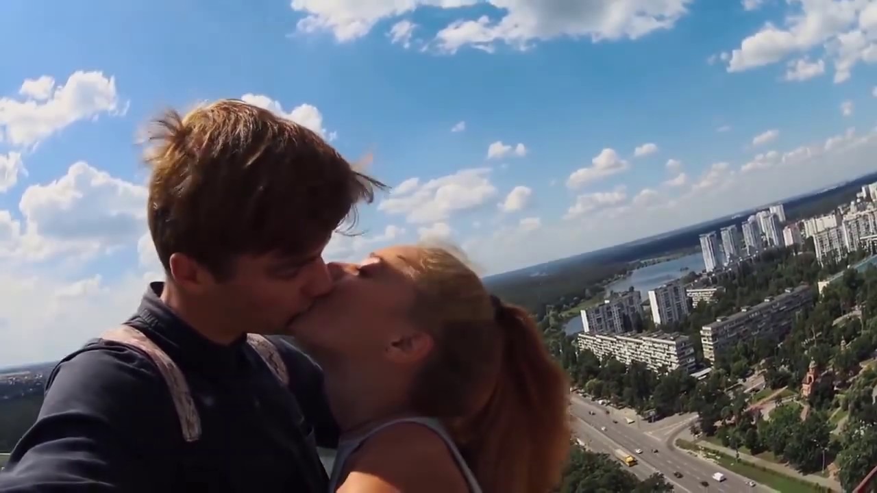 Побег от наркомана на заброшке--Спас девушку--Поцелуй на высоте
