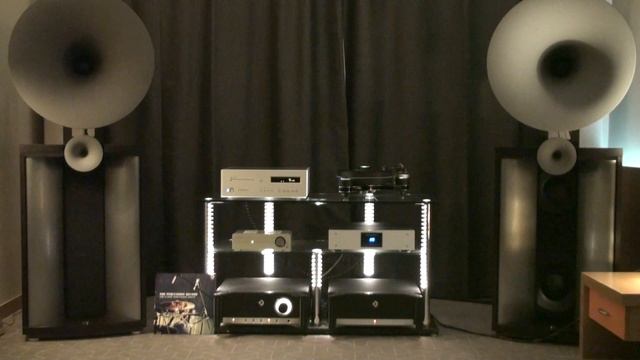 Moscow Hi-End Show 2013: SuperStereo (акустика Avantgarde) смотреть онлайн