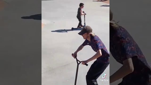 Трюки на самокате #93 #трюки #трюкинасамокате #трюковой самокат смотреть онлайн