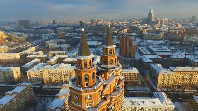 Полёты над Москвой: дом с башенками в Тепличном переулке смотреть онлайн