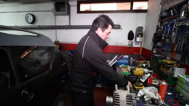 Cambiar Polea Alternador Audi A4 B6 1.9 TDi AVF 130 cv смотреть онлайн