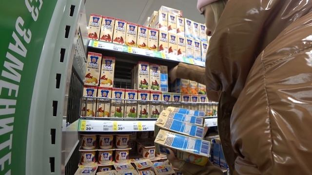 ЗАКУПКА ПРОДУКТОВ К НОВОМУ ГОДУ В METRO / 10800 рублей / Wolfы семейный влог смотреть онлайн