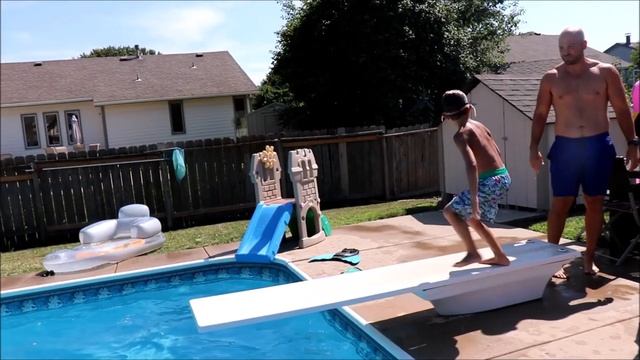 Diving Board Gymnastics and Dog Swimming смотреть онлайн