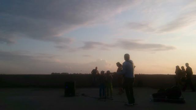 Дети поют песню Кино 