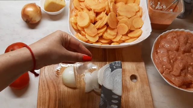 ?Мясо по-русски в духовке с картошкой ? Блюдо выходного дня ? смотреть онлайн