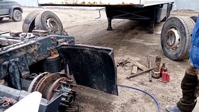 ?Меняем датчики (ABS) и проверяем блок-подшипники VOLVO FH13 смотреть онлайн