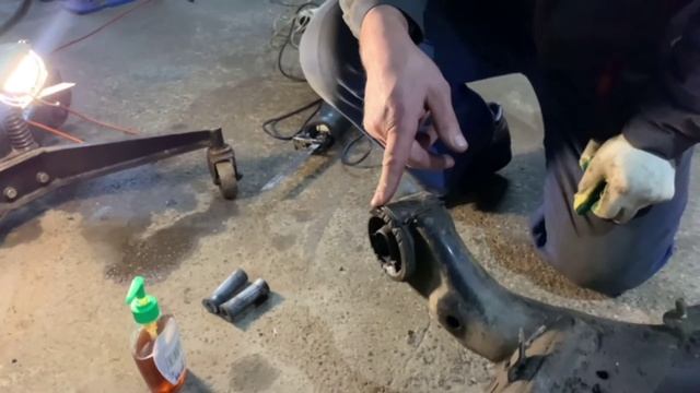 Замена задних сайлентблоков балки KIA RIO 3/ Киа Рио 3