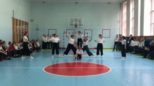 выступление на 8 марта / акробатические пирамиды / гимназия 23 / 11«А» класс