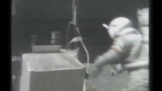 Apollo-16 funny fake jumps смотреть онлайн