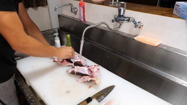 1匹1万円超え。素潜りで巨大魚を仕留める瞬間がすごい。 смотреть онлайн